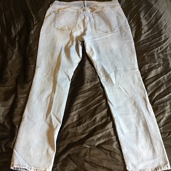 Light wash jeans - Picture 2 of 2